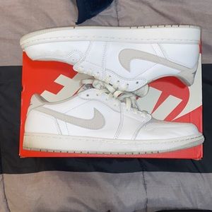 Jordan retro 1 85 low. White and grey